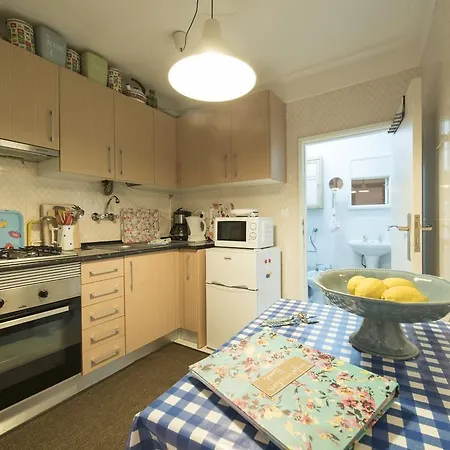 Downtown Doll'S House